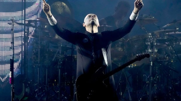 Billy Corgan of Smashing Pumpkins performs at Fiserv Forum in Milwaukee. Smashing Pumpkins 0879